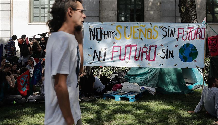 مظاهرة في مدريد تطالب الحكومة بتدابير عاجلة ضد تغير المناخ