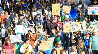 Climate activists block roads in German capital
