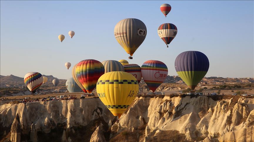 Balonat me ajër të Cappadocia tërhoqën mbi 400 mijë turistë