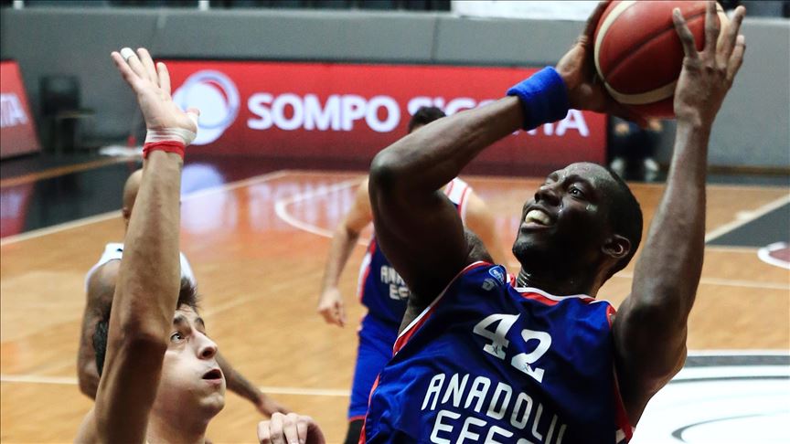 Basketball: Anadolu Efes defeat city rivals Besiktas