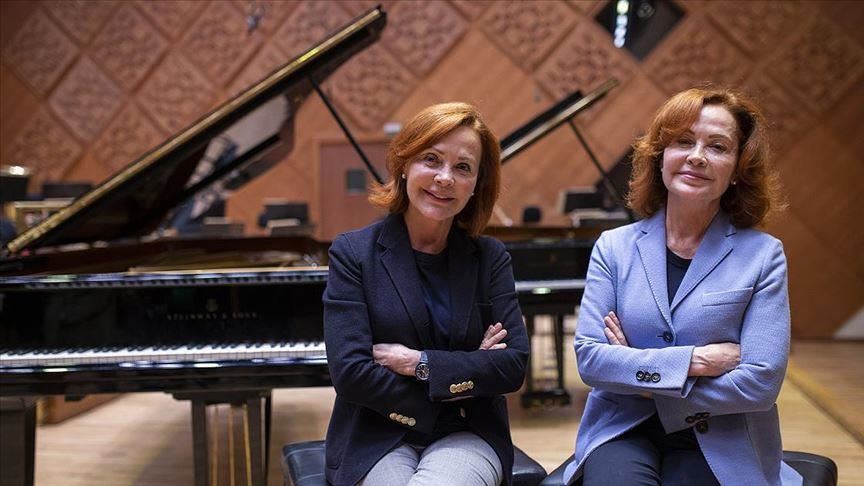 Renowned twin pianists teach young Turkish musicians