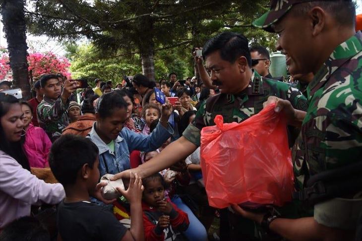 TNI kerahkan pesawat Hercules dan helikopter angkut pengungsi kembali ke Wamena