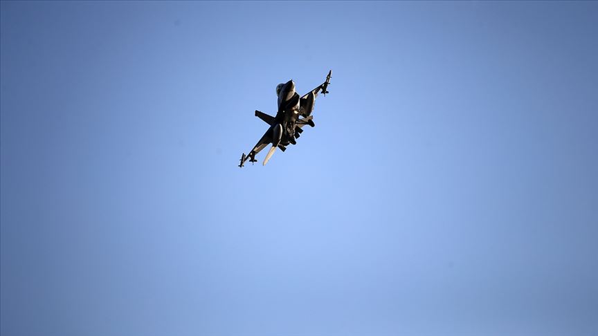 الطيران التركي يستهدف مواقع "ي ب ك" الإرهابي بسوريا على عمق 30 كلم