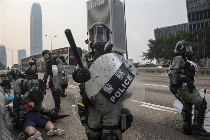 Polisi Hong Kong tangkap 77 demonstran karena gunakan masker