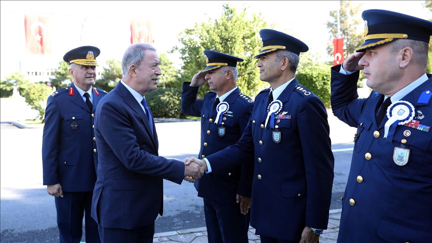 Глава Минобороны Турции посетил Высшую школу сухопутных войск 