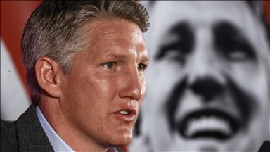 Bastian Schweinsteiger resmi gantung sepatu