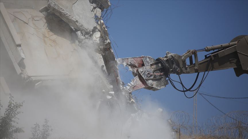 İsrail Batı Şeria'da Filistinlilere ait iki evi yıktı