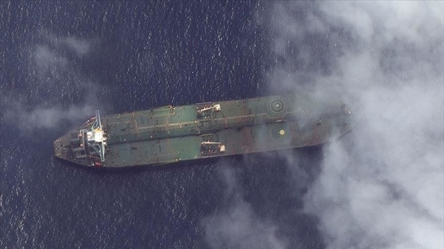 انفجار ناقلة النفط الإيرانية قبالة ميناء جدة ناجم عن استهداف صاروخي (إعلام محلي) 
