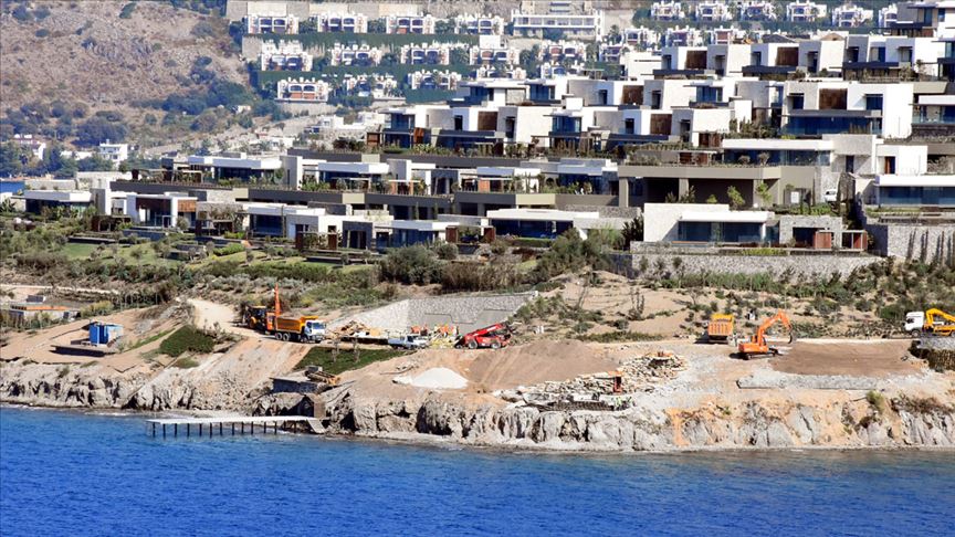 Bodrum'daki imara aykırı yapıların yıkımı sürüyor