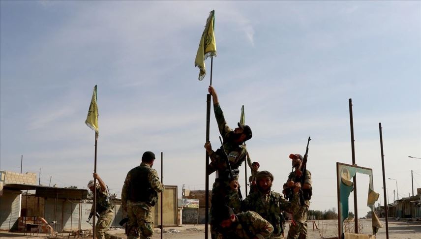 Сирийская национальная армия уничтожает символику террористов 