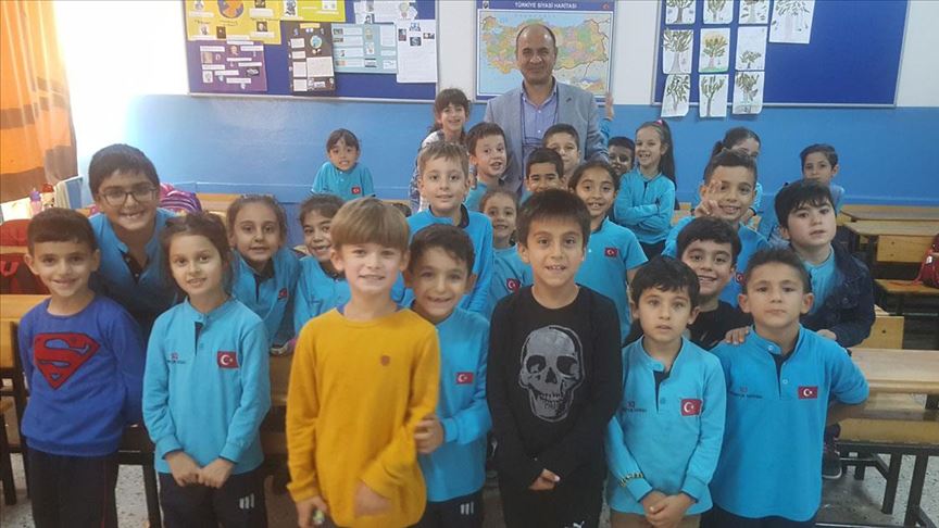 Deprem olurken öğrenciler için sınıflara koştular