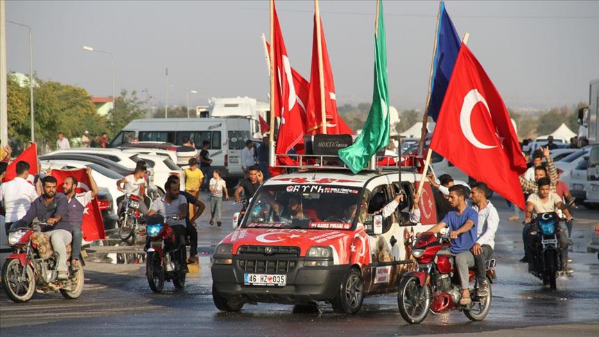 Tel Abyad'ın teröristlerden kurtarılması Akçakale'de sevinçle karşılandı
