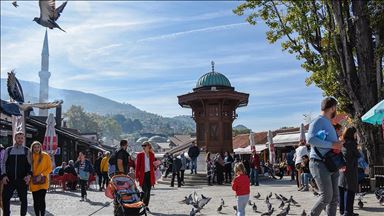 Ugodne jesenske temperature: Gradsku jezgru Sarajeva preplavili građani i turisti