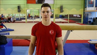 Gymnastique artistique: L'Argent pour le turc Ahmet Önder aux barres parallèles