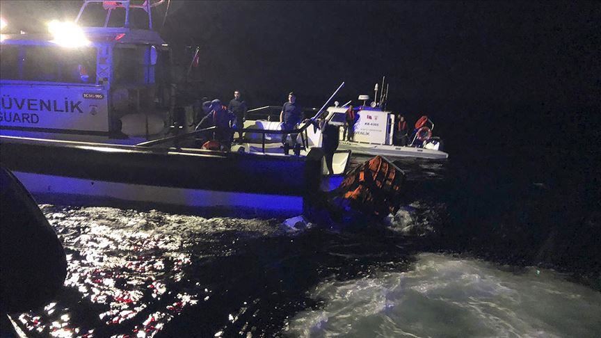 1 child dead as migrant boat sinks off western Turkey