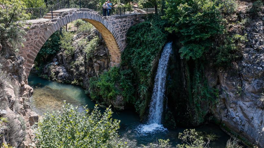 تركيا.. جسور وخانات تاريخية تعكس الذوق الفني لفترات بنائها (تقرير)                    
