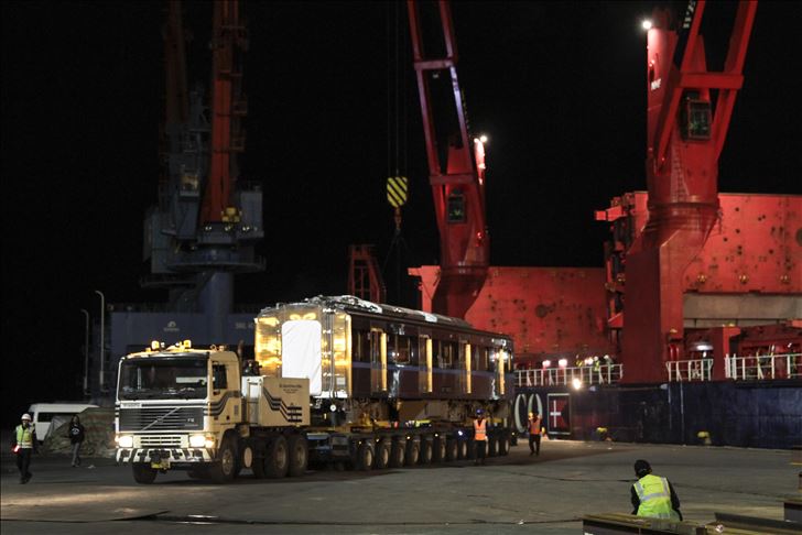 Kekurangan Defisit Neraca Perdagangan