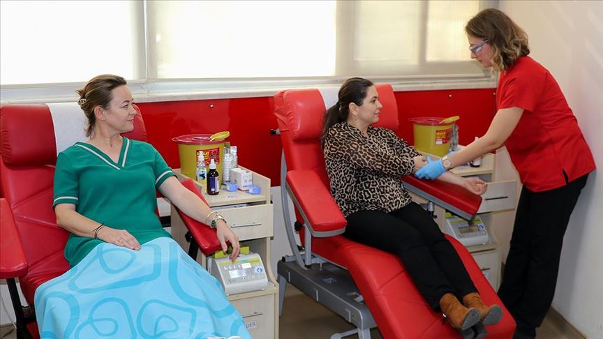 kadinlar kan bagisinda ataga gecti