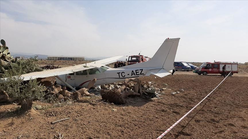 В турецкой Анталье разбился учебный самолет 