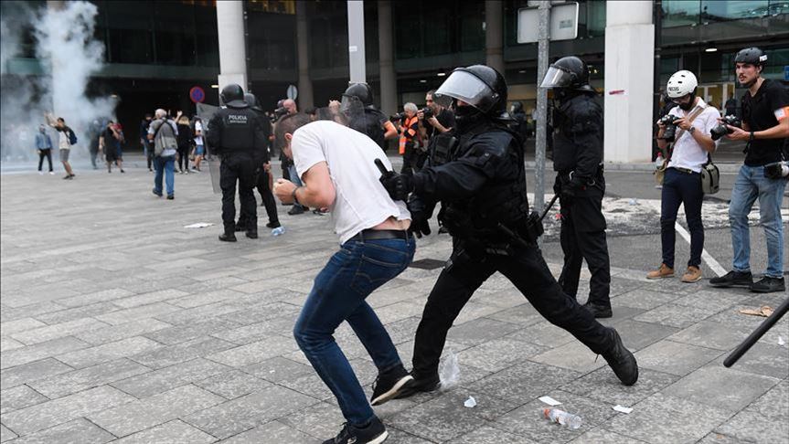 Spain: 37 protesters injured in clashes with police