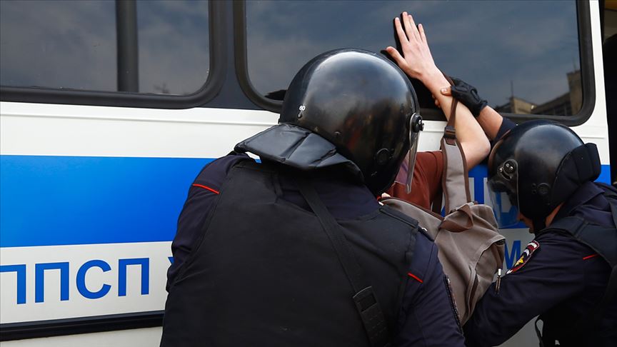 Rusya'da muhaliflere polis baskını