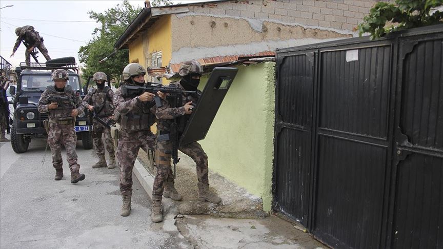 Bitlis merkezli 3 ilde terör operasyonu: 6 gözaltı