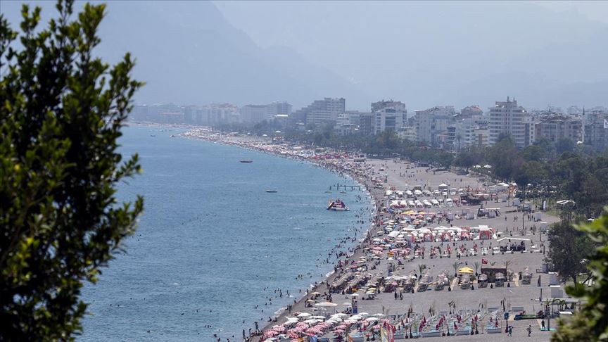 Ukraynalı 1,5 milyon turistin 800 bini Antalya'yı tercih ediyor