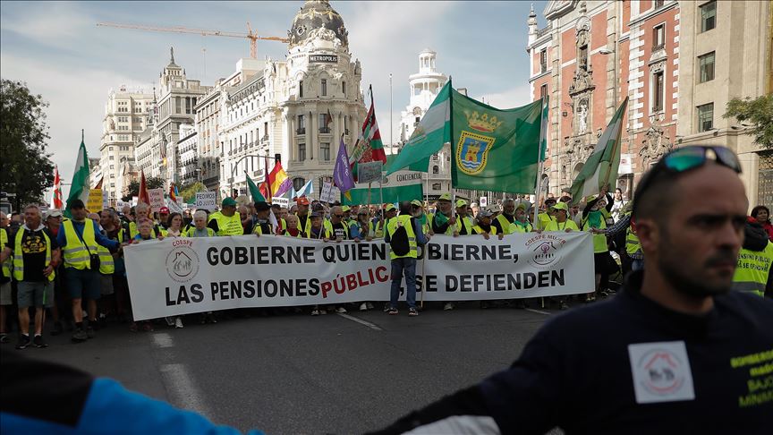 Jubilados se movilizan en España para exigir un aumento de las pensiones mínimas 