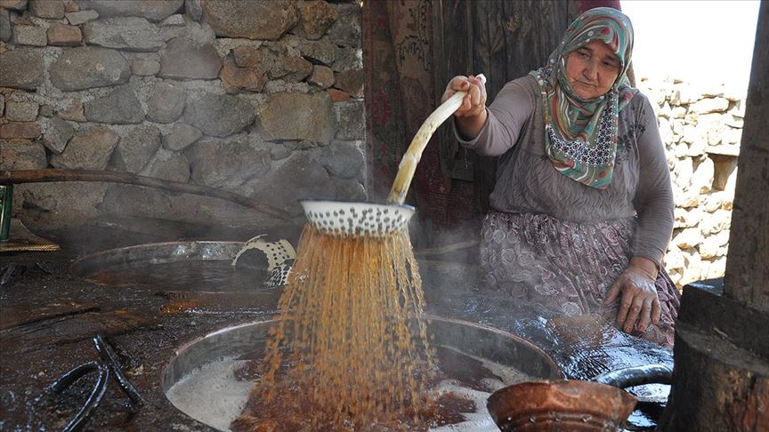 Asma dalından sofraya 'pekmez imecesi' geleneği