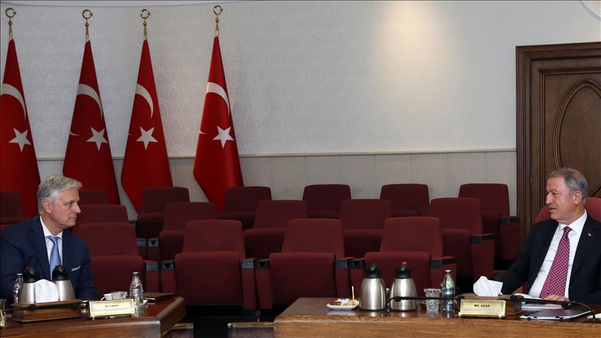 Ministro de Defensa turco se reúne con asesor de Seguridad de EEUU