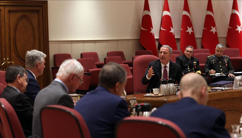 Le ministre turc de la Défense reçoit le Conseiller américain à la sécurité nationale à Ankara