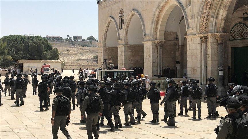 Hundreds of Jewish settlers storm Jerusalem's Al-Aqsa