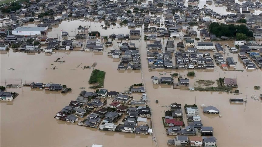Primer ministro nipón visita las zonas afectadas por el tifón Hagibis