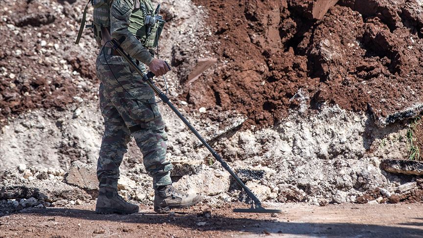 Terör örgütünün tuzakladığı mayın ve EYP'ler imha ediliyor