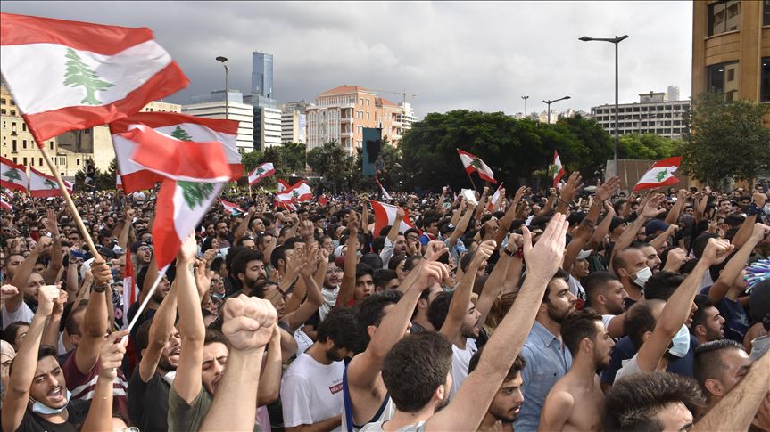 لبنان.. محتجون يصلون إلى المدخل المؤدي لقصر بعبدا الرئاسي 