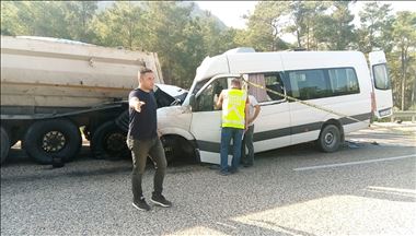 Akkuyu Nükleer Güç Santrali'nde çalışan işçileri taşıyan servis kamyona çarptı: 2 ölü
