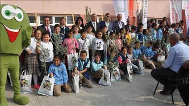 İlk hasat zeytinyağı 15 bin liraya satıldı