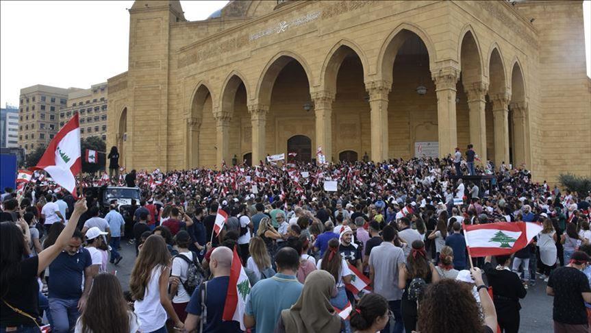 متظاهرو لبنان يرفضون إصلاحات الحريري: باقون في الشارع 