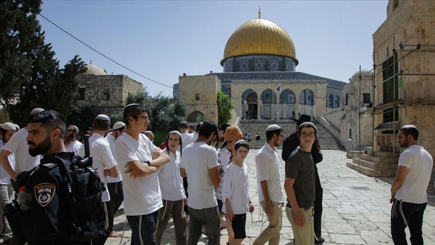 Al-Quds : des dizaines de colons israéliens envahissent la mosquée Al-Aqsa