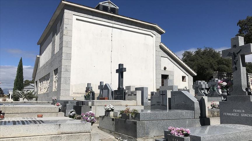 Diktatör Franco'nun tabutu resmi törensiz taşınacak