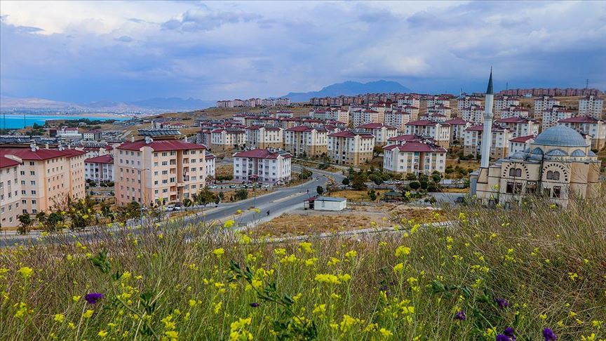 Depremden sonra yeni bir Van inşa edildi 