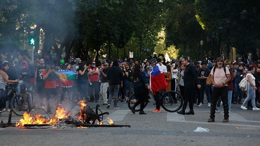 Chile’s president to meet opposition amid protests