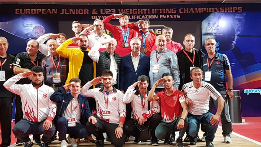 Turkish weightlifter wins gold in youth championships