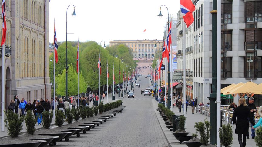 Norveç'te saldırganlar ambulans kaçırıp kalabalığın üzerine sürdü