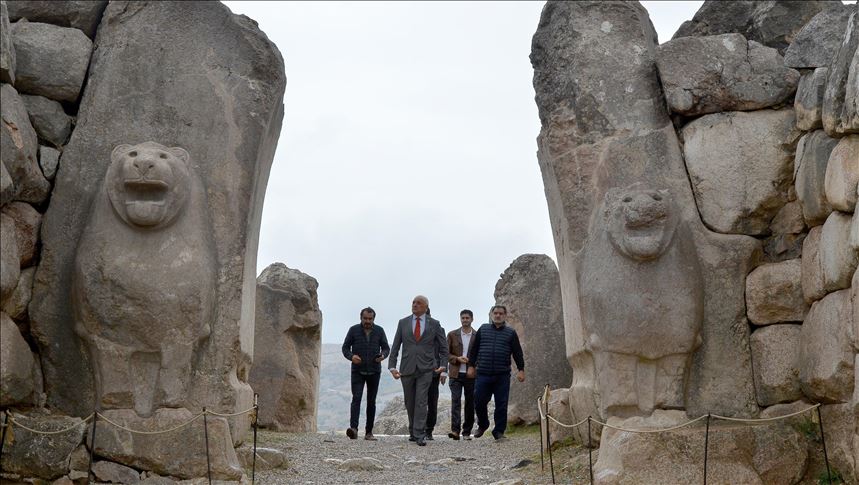 Ambasadori i Paraguajit në Turqi viziton lokalitetin e lashtë Hattusa