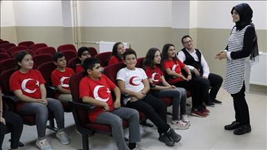 Öğrencilerden Mehmetçiğe klipli destek