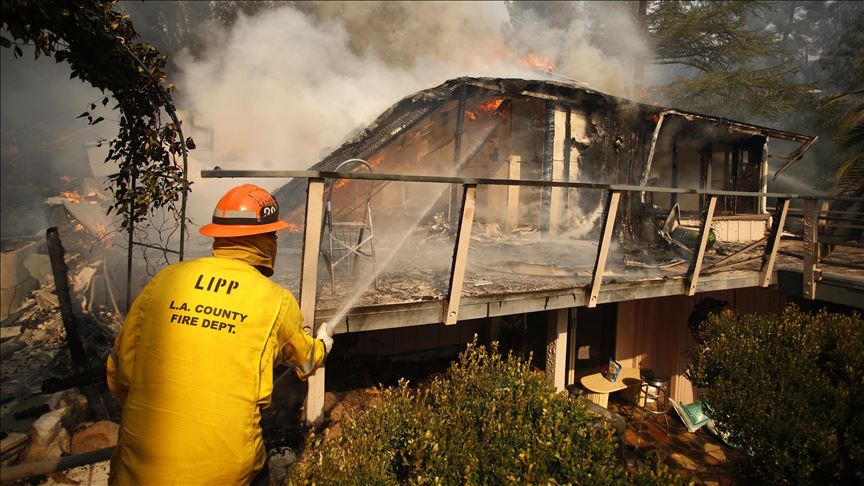 EEUU: evacuan a cientos de personas por incendios forestales de california 