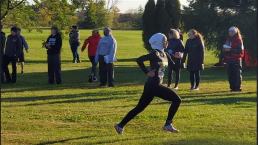 US Muslim teen says disqualified from race over hijab
