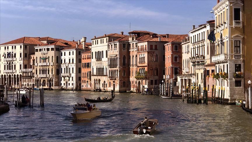 Venice to begin charging tourist entrance fee