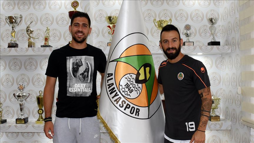 Alanyaspor'un Yunan futbolcularından liderlik yorumu 